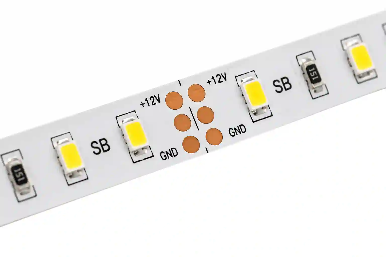 Detail LED pásku SB3-300 2835 SMD 10mm šířka s 3M samolepící páskou a vyznačenými místy dělení 5cm